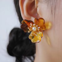 1 Pair Elegant Retro Flower Plating Inlay Imitation Pearl Resin Copper Zircon 18k Gold Plated Ear Studs main image 3