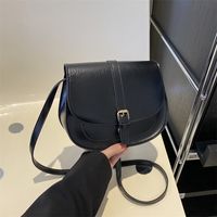 Women's Pu Leather Solid Color Vintage Style Semicircle Magnetic Buckle Shoulder Bag main image 5