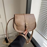 Women's Pu Leather Solid Color Vintage Style Semicircle Magnetic Buckle Shoulder Bag main image 4