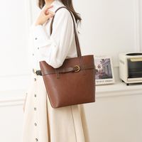 Women's Pu Leather Solid Color Vintage Style Classic Style Streetwear Square Zipper Tote Bag sku image 1