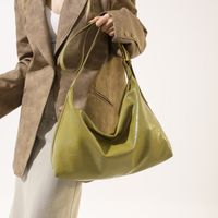Women's Pu Leather Woolen Solid Color Preppy Style Streetwear Sports Pillow Shape Zipper Tote Bag main image 7