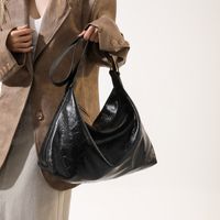 Women's Pu Leather Woolen Solid Color Preppy Style Streetwear Sports Pillow Shape Zipper Tote Bag main image 6