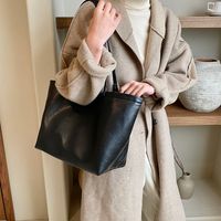 Women's Pu Leather Solid Color Classic Style Square Zipper Tote Bag main image 7