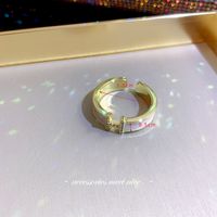 Elegante Geométrico Aleación Cobre Embutido Perlas Artificiales Diamantes De Imitación Chapado En Oro De 14 Quilates. Anillo Abierto sku image 5