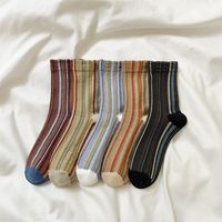 Femmes Rétro Bande Coton Crew Socks Une Paire main image 1