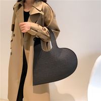 Women's Small Felt Cloth Solid Color Classic Style Streetwear Heart-shaped Zipper Handbag main image 4