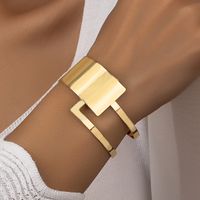 Retro Geometric Metal Plating Women's Bangle main image 1