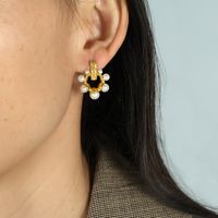 1 Pair Elegant Luxurious Lady Geometric Plating Imitation Pearl Titanium Steel 18k Gold Plated Ear Studs main image 4