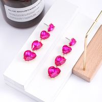 1 Par Elegante Estilo Vintage Señora Forma De Corazón Enchapado Embutido Aleación Diamantes De Imitación Artificiales Chapado En Oro Pendientes De Gota main image 1