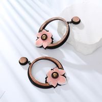 1 Pair Elegant Vacation Flower Hollow Out Wood Resin Drop Earrings main image 5