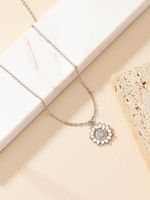 Simple Style Sunflower Alloy Plating Women's Pendant Necklace main image 3