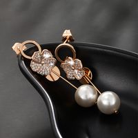 1 Pair Xuping Simple Style Commute Flower Plating Inlay Alloy Artificial Gemstones Artificial Pearls 18k Gold Plated Drop Earrings main image 4