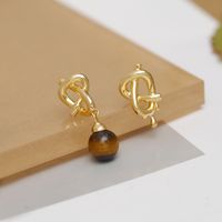 1 Paar IG-Stil Einfacher Stil Knoten Asymmetrisch Inlay Kupfer Naturstein Perle 18 Karat Vergoldet Tropfenohrringe Ohrclips main image 1
