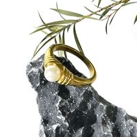 Französische Art Einfacher Stil Einfarbig Rostfreier Stahl Überzug Inlay Künstliche Perlen 18 Karat Vergoldet Ringe main image 3