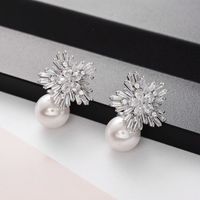 1 Pair Elegant Snowflake Inlay Copper Artificial Pearls Zircon Ear Studs main image 3