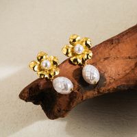 1 Paar Klassischer Stil Einfarbig Blume Überzug Inlay Rostfreier Stahl Künstliche Perlen 14 Karat Vergoldet Tropfenohrringe main image 4