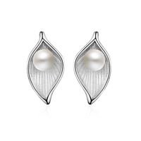 1 Pair Simple Style Leaf Plating Inlay Copper Pearl White Gold Plated Ear Studs main image 1