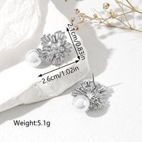 1 Paire Style Ig Glamour Flocon De Neige Placage Incruster Le Cuivre Perles Artificielles Zircon Or K Blanc Palladium Boucles D'oreilles main image 2