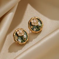 1 Pair Elegant Classical Vintage Style Flower Plating Hollow Out Inlay Freshwater Pearl Copper Pearl 18k Gold Plated Ear Studs main image 7