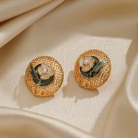1 Pair Elegant Classical Vintage Style Flower Plating Hollow Out Inlay Freshwater Pearl Copper Pearl 18k Gold Plated Ear Studs main image 8