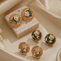 1 Pair Elegant Classical Vintage Style Flower Plating Hollow Out Inlay Freshwater Pearl Copper Pearl 18k Gold Plated Ear Studs main image 5