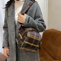 Women's Woolen Plaid Vacation Sewing Thread Oval Zipper Shoulder Bag sku image 1