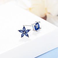 1 Paire Style Simple Fleur Asymétrique Incruster Le Cuivre Zircon Boucles D'Oreilles main image 4