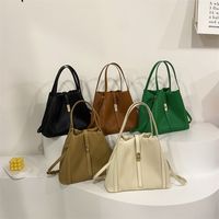 Women's Medium Pu Leather Solid Color Streetwear Square Zipper Ruched Bag main image 1