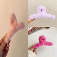 Femmes Décontractée Style Simple Couleur Unie Fourrure De Lapin Plastique Flanelle Fait Main Peluche Griffes De Cheveux main image 4