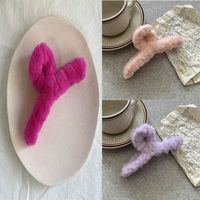 Women's Casual Simple Style Solid Color Rabbit Fur Plastic Flannel Handmade Plush Hair Claws main image 5