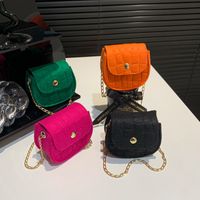 Women's Small Felt Solid Color Streetwear Square Flip Cover Shoulder Bag main image 1