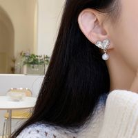 1 Pair Sweet Heart Shape Plating Inlay Alloy Artificial Pearls Rhinestones White Gold Plated Drop Earrings main image 1