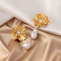 1 Paar Elegant Retro Französische Art Blume Überzug Inlay Legierung Perle Vergoldet Tropfenohrringe main image 1