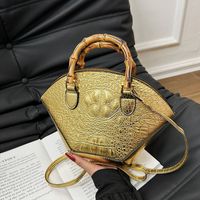 Women's Medium Pu Leather Solid Color Classic Style Shell Zipper Handbag sku image 3