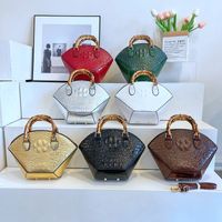 Women's Medium Pu Leather Solid Color Classic Style Shell Zipper Handbag main image video