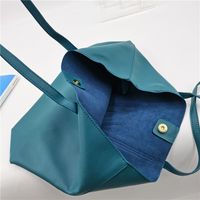 Women's Large Pu Leather Solid Color Basic Vintage Style Dumpling Shape Magnetic Buckle Shoulder Bag Tote Bag main image 4