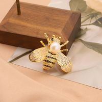 Simple Style Bee Alloy Inlay Zircon Women's Brooches main image 1