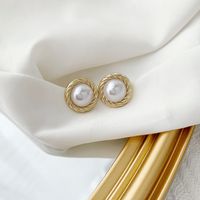 1 Pair Simple Style Classic Style Round Plating Inlay Alloy Artificial Pearls Gold Plated Ear Studs main image 1