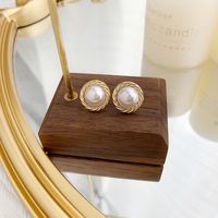 1 Pair Simple Style Classic Style Round Plating Inlay Alloy Artificial Pearls Gold Plated Ear Studs main image 3