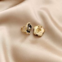 1 Pair Elegant Lady Flower Inlay Alloy Artificial Pearls Gold Plated Ear Studs sku image 2