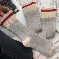 Frau Einfacher Stil Streifen Baumwolle Crew Socken Ein Paar main image 3
