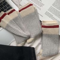 Frau Einfacher Stil Streifen Baumwolle Crew Socken Ein Paar main image 2