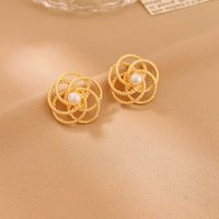 1 Pair Simple Style Classic Style Flower Inlay Alloy Pearl Ear Studs main image 5