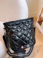 Women's Pu Leather Lingge Vintage Style Sewing Thread Bucket Zipper Shoulder Bag main image 6