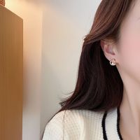1 Pair Simple Style Classic Style Round Plating Inlay Alloy Pearl Gold Plated Ear Studs main image 2