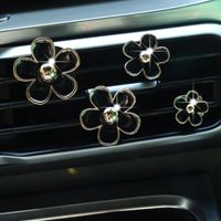 4 Stück Kleine Daisy Auto Innendekoration Klimaanlage Entlüftung Duft Ornamente main image 2