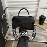 Women's Pu Leather Solid Color Elegant Square Magnetic Buckle Handbag main image 4