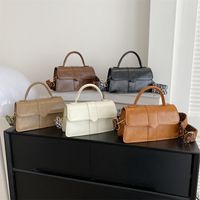 Women's Pu Leather Solid Color Elegant Square Magnetic Buckle Handbag main image 7