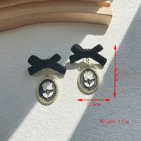 1 Paire Rétro Style Classique Fleur Noeud D'arc Placage Perle D'imitation Alliage Plaqué Or 14k Boucles D'oreilles sku image 3