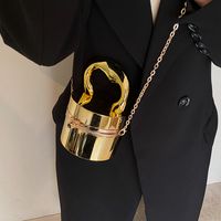 Women's Special Material Solid Color Classic Style Streetwear Chain Cylindrical Flip Cover Circle Bag Handbag Bucket Bag main image 2